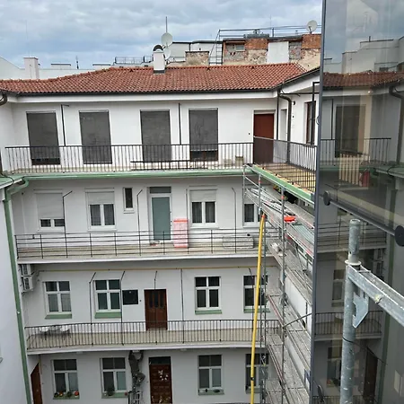 A Charismatic In The Very Center Of Apartmán *