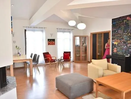 A Charismatic In The Very Center Of Apartment *